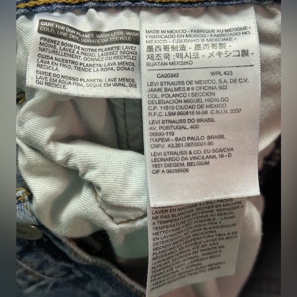 Levi’s 501 Button Fly Light Wash Straight Leg Distressed Knee W38 L32 - Picture 6 of 9